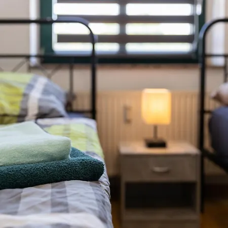 Apartamento Flex Aparts - Moeblierte In Mit 2 Zimmern Zwickau